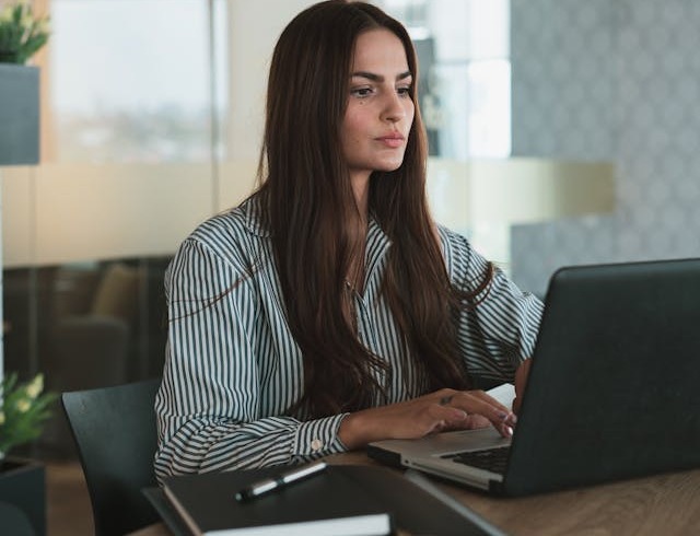 Extrasul din REGES inlocuieste adeverinta de vechime? Ce spun specialistii 