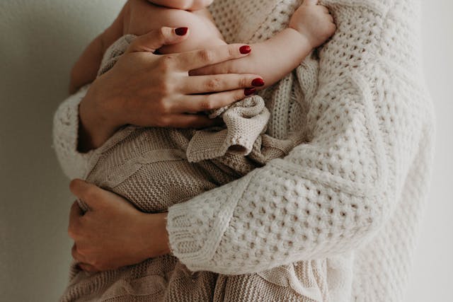 Indemnizatie crestere copil: cuantum, conditii si acte necesare